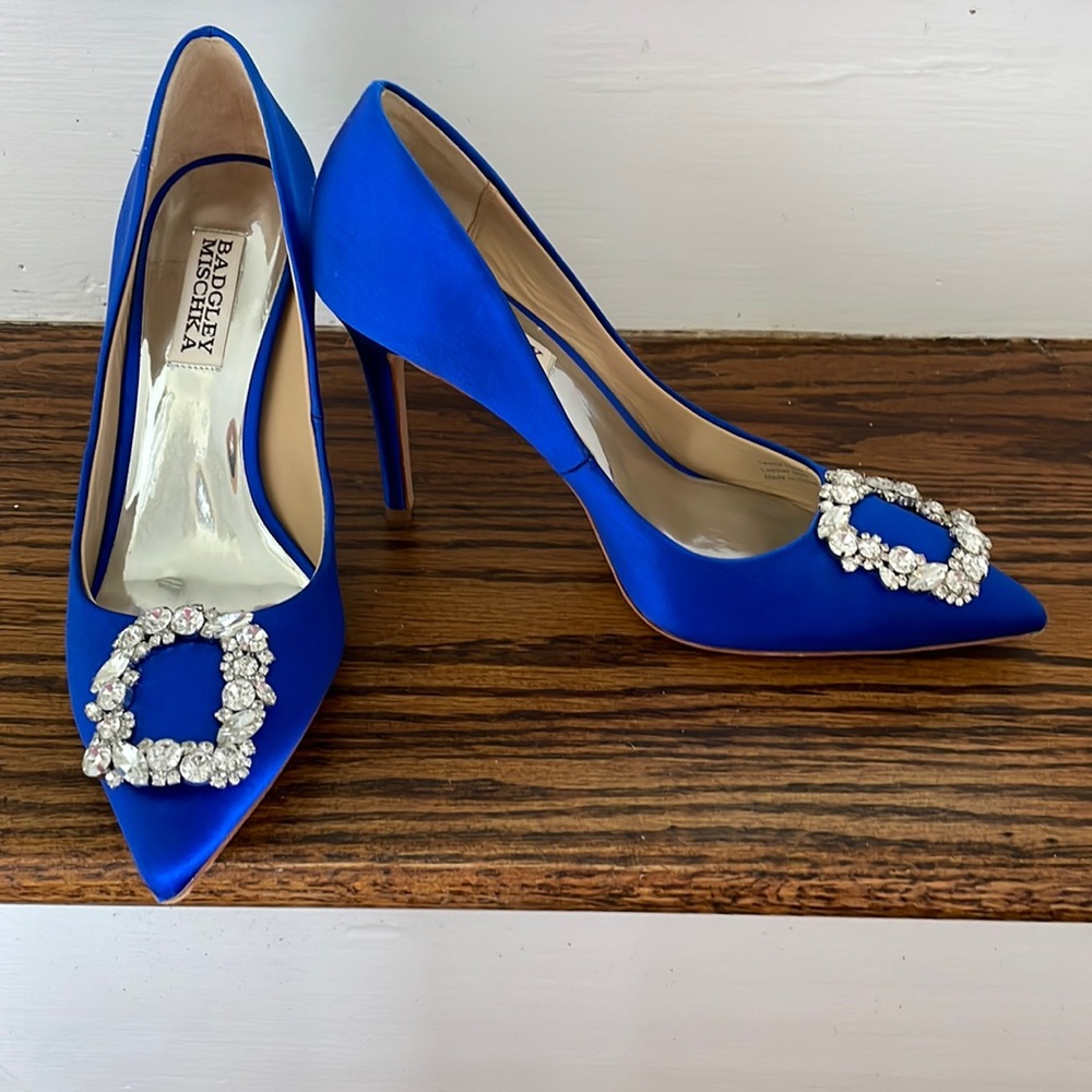 Badgley Mischka satin pumps